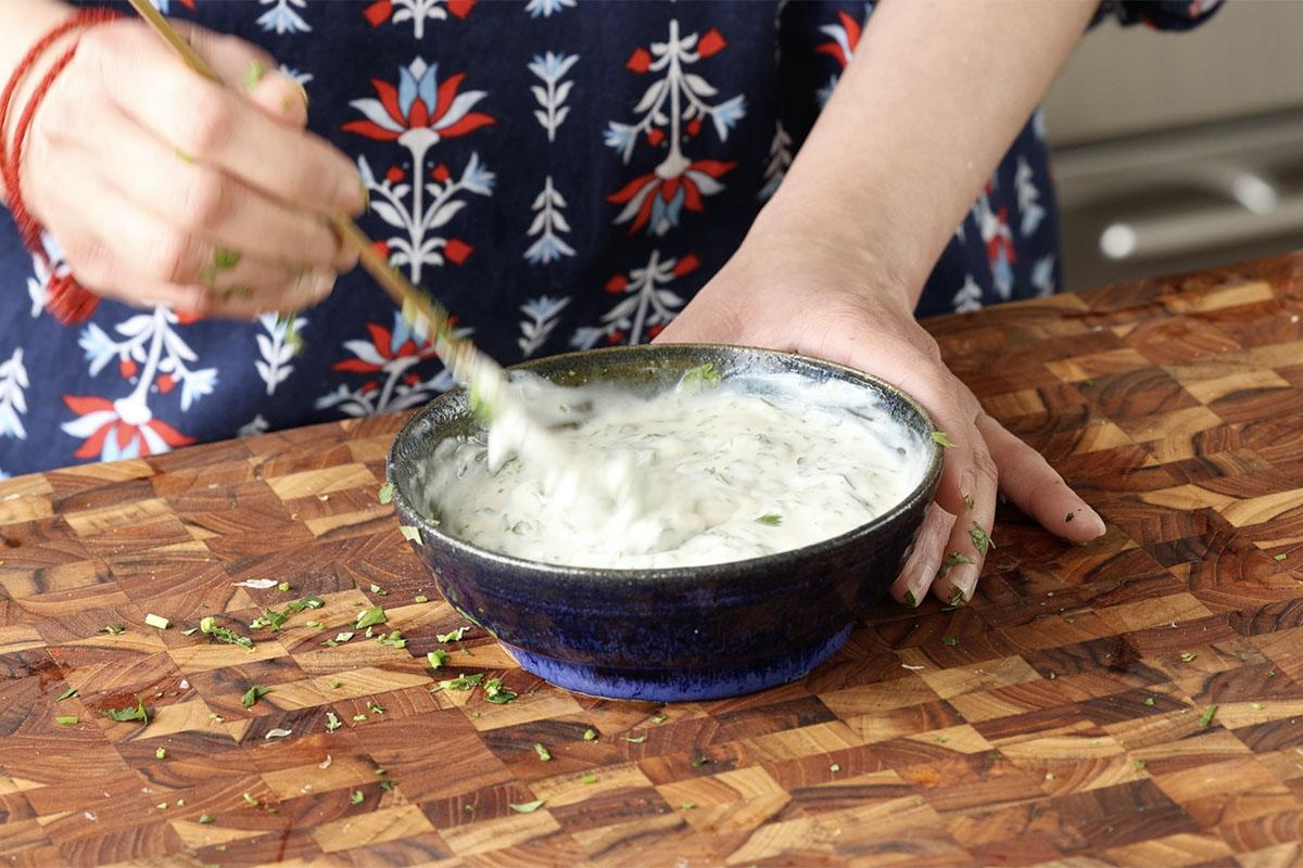 yogurt sauce in the bowl after mixing