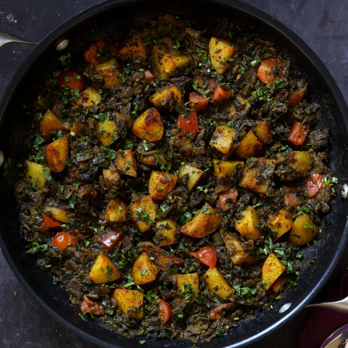 Restaurant-Style Saag Aloo (Indian Potato Spinach curry)