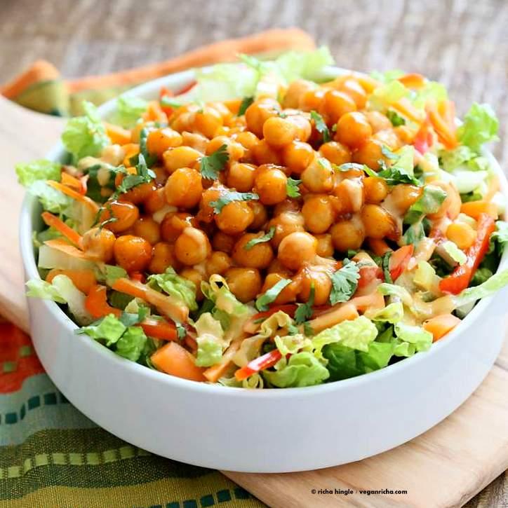 Crunchy Salad with firecracker Chickpeas and Peanut sauce | Pitzn