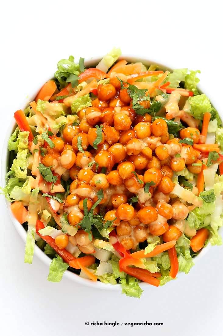 Crunchy Salad with firecracker Chickpeas and Peanut sauce | Pitzn