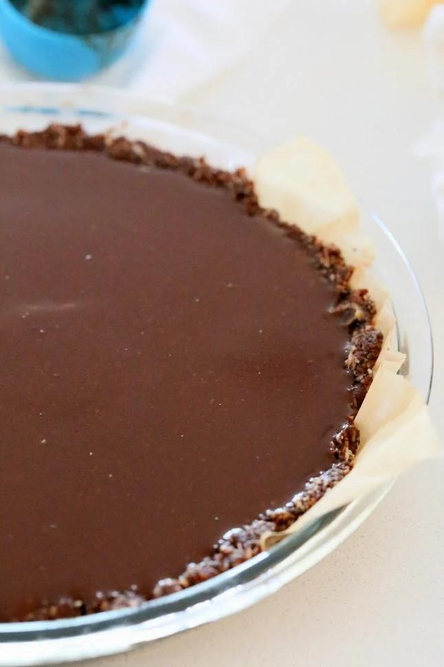 Vegan Salted Caramel Chocolate Pie | Pitzn