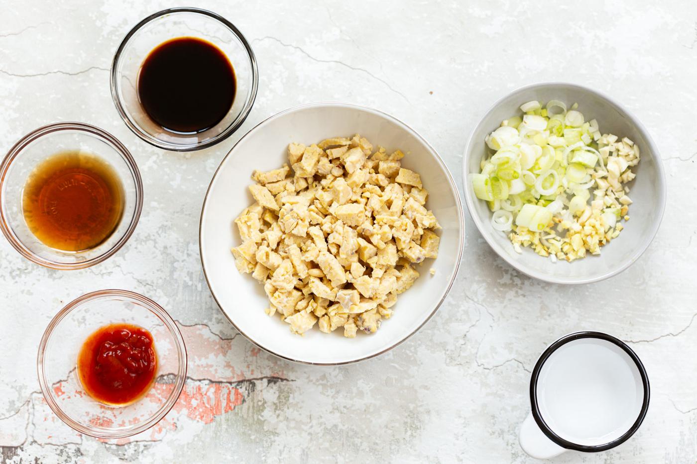 Ingredients for our Lemongrass tempeh crumbles in bowls