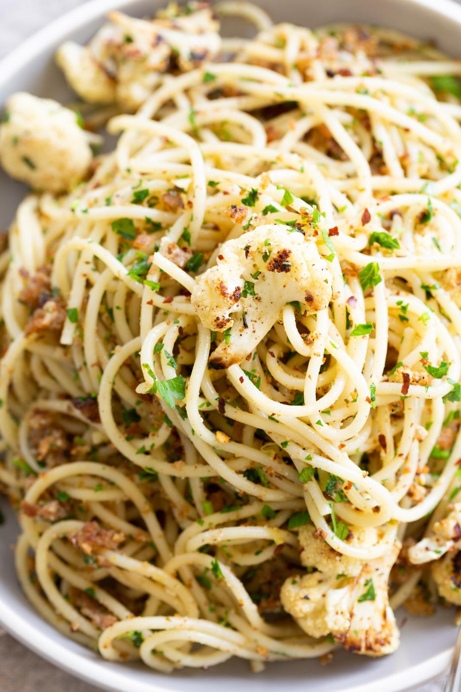 Easy Spaghetti with toasted garlic breadcrumbs and blistered cauliflower. Vegan Pasta with breadcrumbs, pasta wth roasted cauliflower. #Vegan #Nutfree #Soyfree #Recipe #spaghetti #toastetdbreadcrumbs #VeganRicha