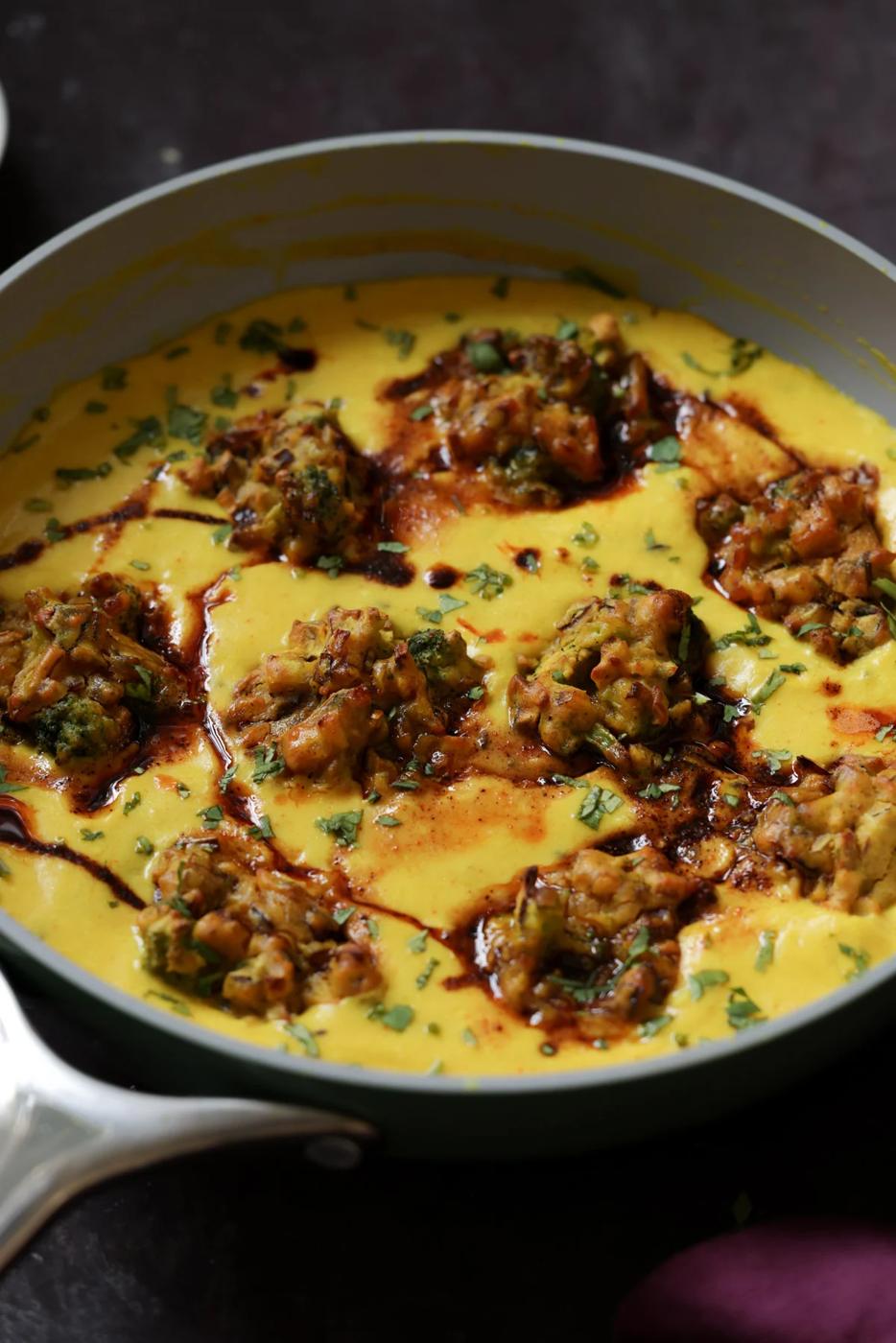 close-up of a pan of pan of kadhi pakora