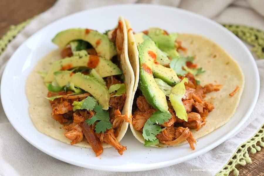 Spicy Chipotle Garlic Jackfruit Tacos | Pitzn #vegan #jackfruit #tacos
