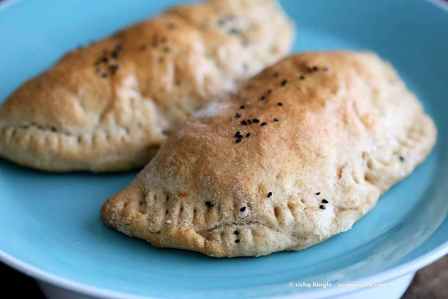 Vegan Naan Calzone | Pitzn #vegan #calzone
