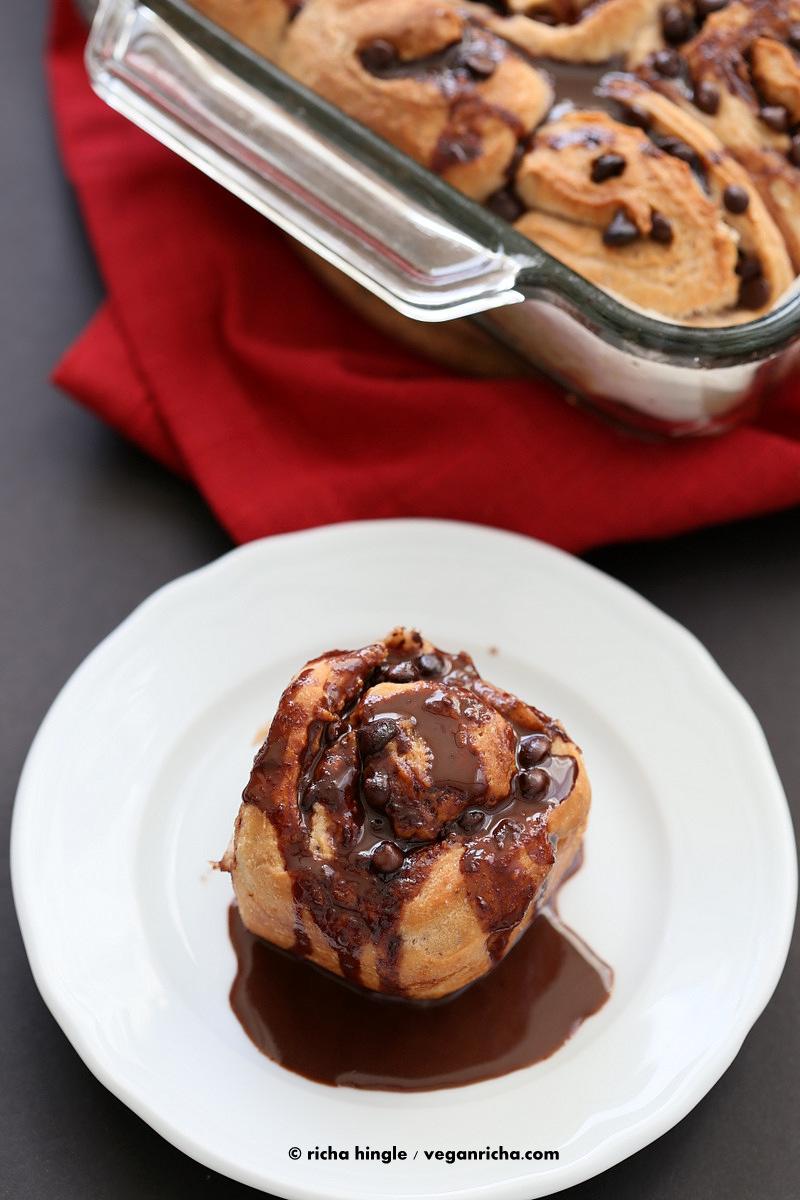 Strawberry Chocolate Cinnamon Rolls | Pitzn