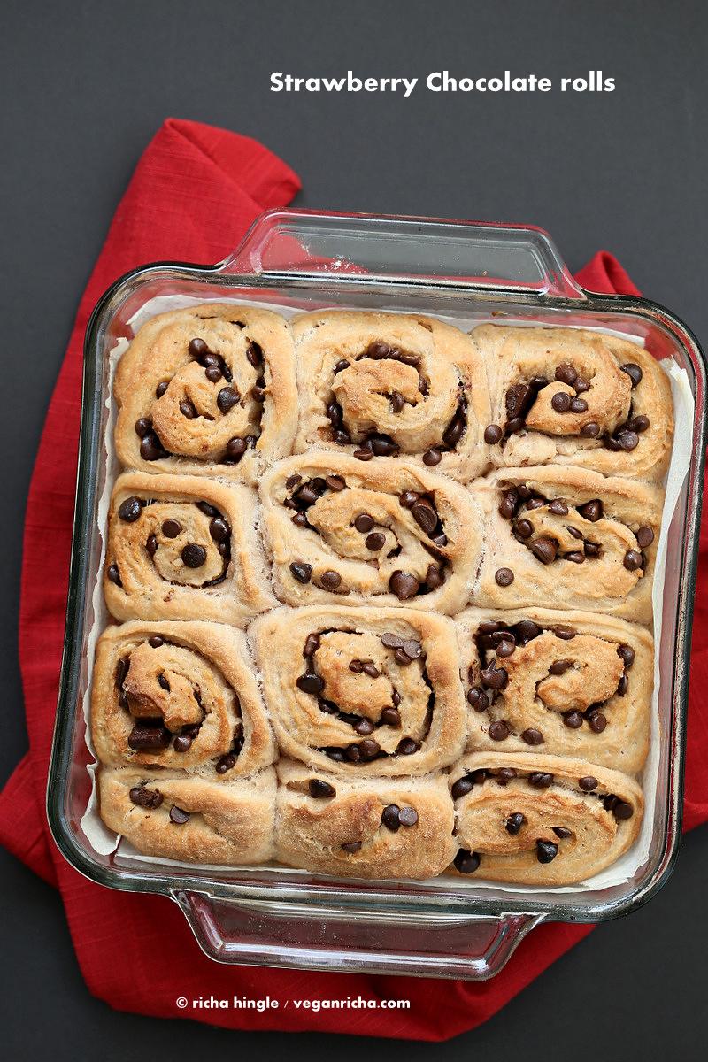 Strawberry Chocolate Cinnamon Rolls | Pitzn