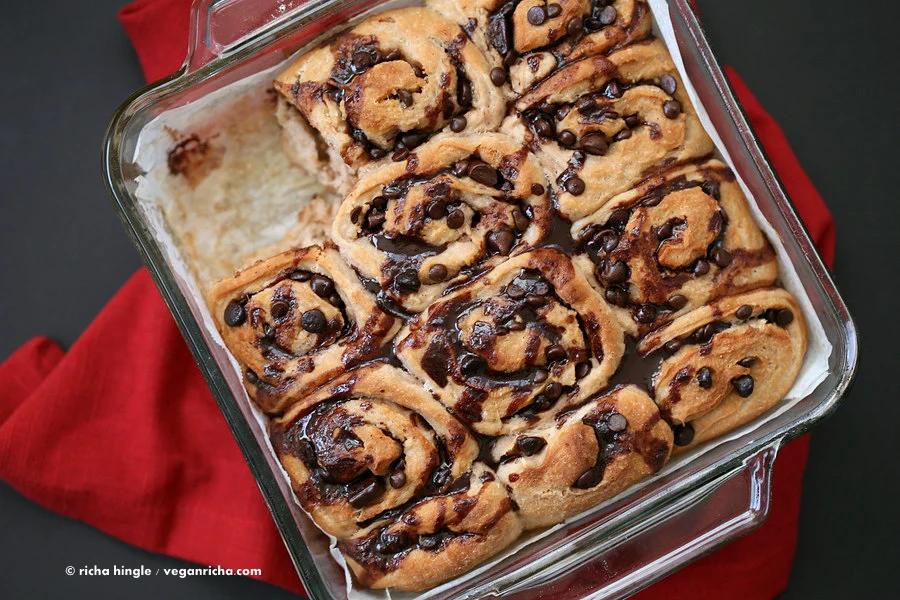 Strawberry Chocolate Cinnamon Rolls | Pitzn