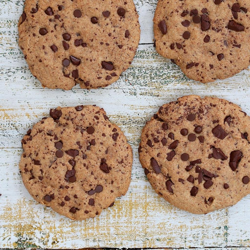 Giant Vegan Chocolate Chip Cookies | Pitzn