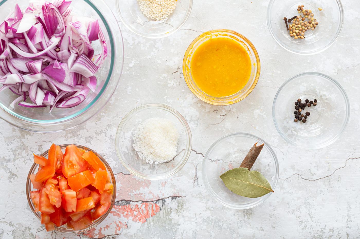 Ingredients for Tofu in Kolhapuri Sauce in bowls