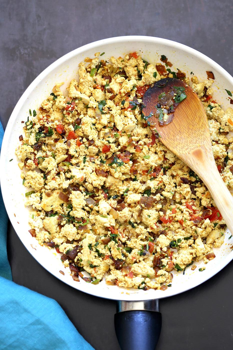 Tofu Bhurji - Vegan Bhurji or Akoori . Indian Scrambled eggs. Tofu scrambled with onion, tomato, cilantro and cumin for a delicious Eggless Bhurji Scramble Breakfast. #Vegan #Glutenfree #Nutfree #Recipe #VeganRicha #indianRecipe #tofuburji Can be soyfree.