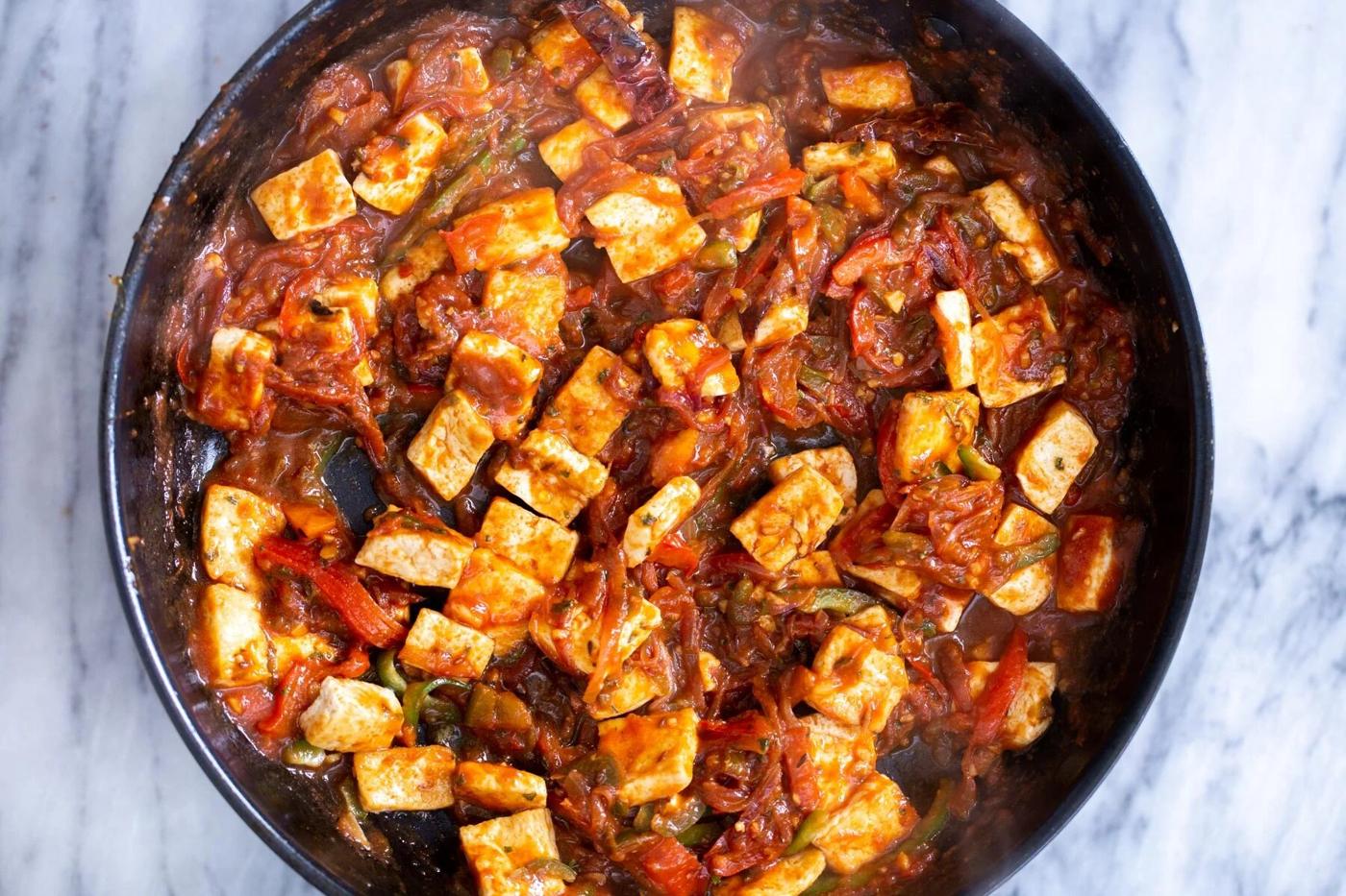 tofu jalfrezi in a black skillet