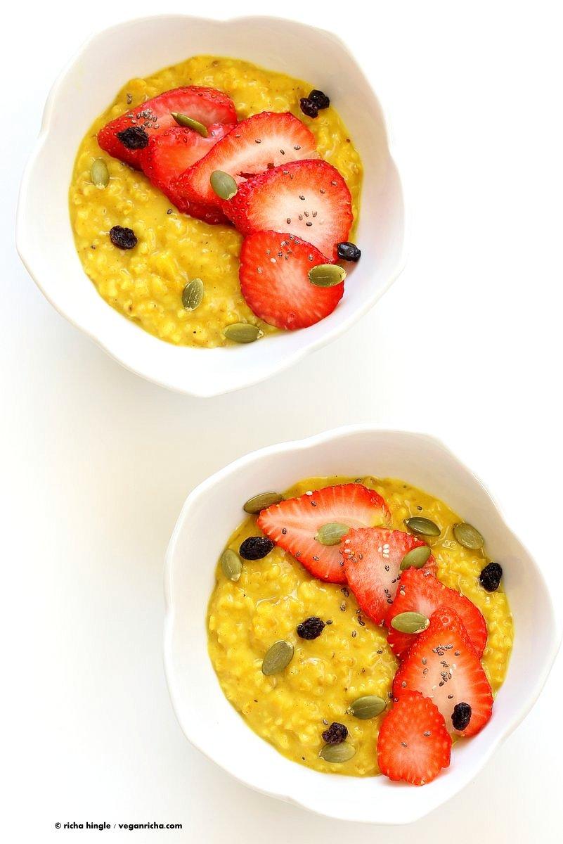 Turmeric Steel Cut Oats with turmeric, cinnamon and cardamom. Serve with Strawberries, chia seeds and other garnishes of choice. Easy Make ahead Breakfast Recipe Vegan Glutenfree Soyfree.| VeganRicha.com