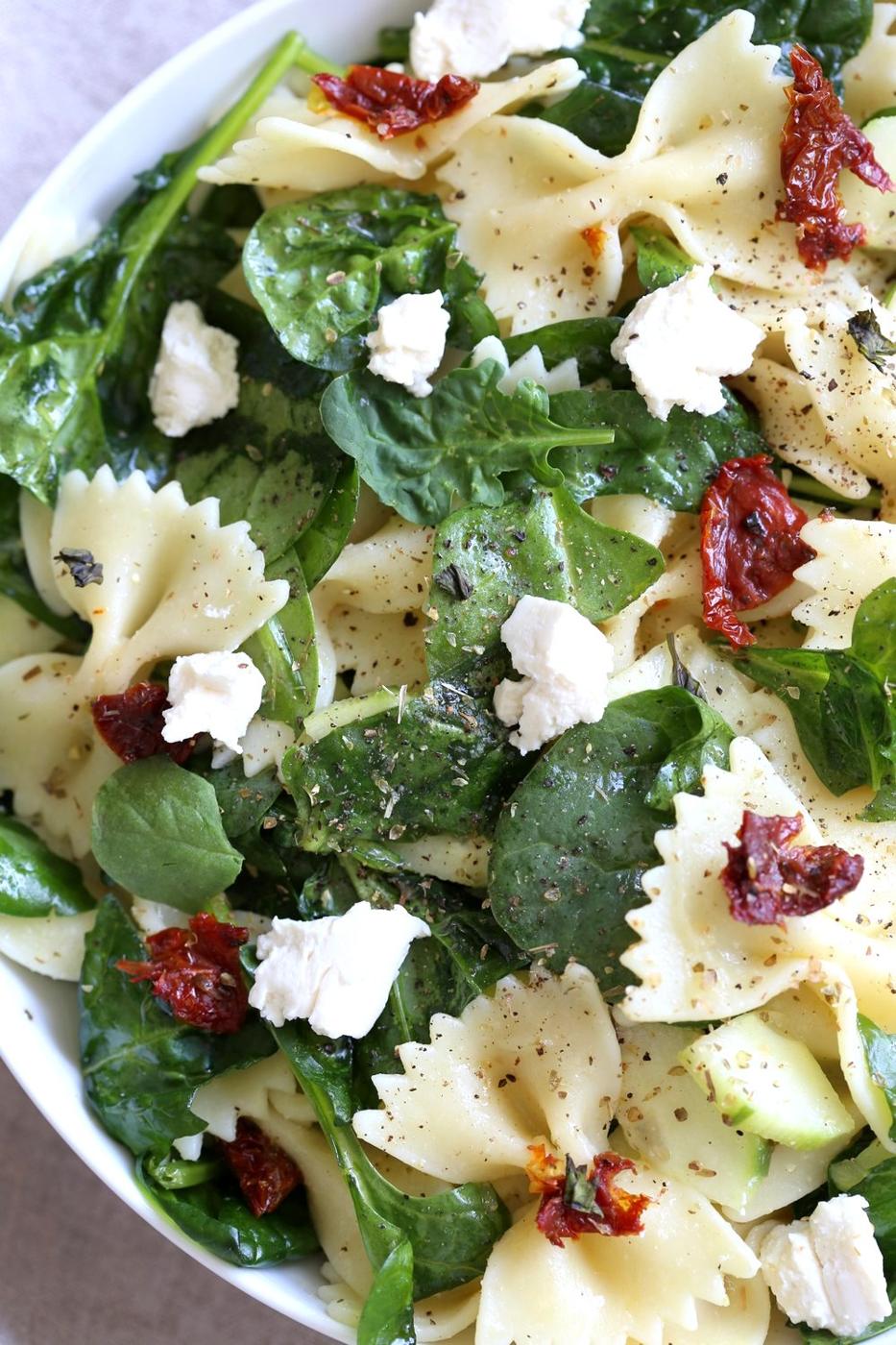 Tuscan Pasta Salad with Lemon Garlic Herb Vinaigrette. Farfalle Pasta Salad with sun dried tomato, cucumber, spinach, vegan feta and Tuscan/Mediterranean flavors. #Vegan #Soyfree #Recipe. Can be #nutfree and #glutenfree #veganricha