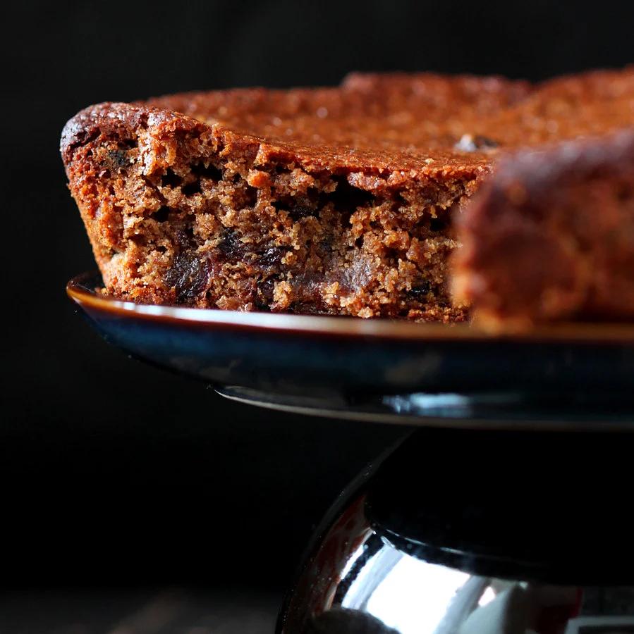 Pitzn: Spiced Fruit and Nut Cake Recipe