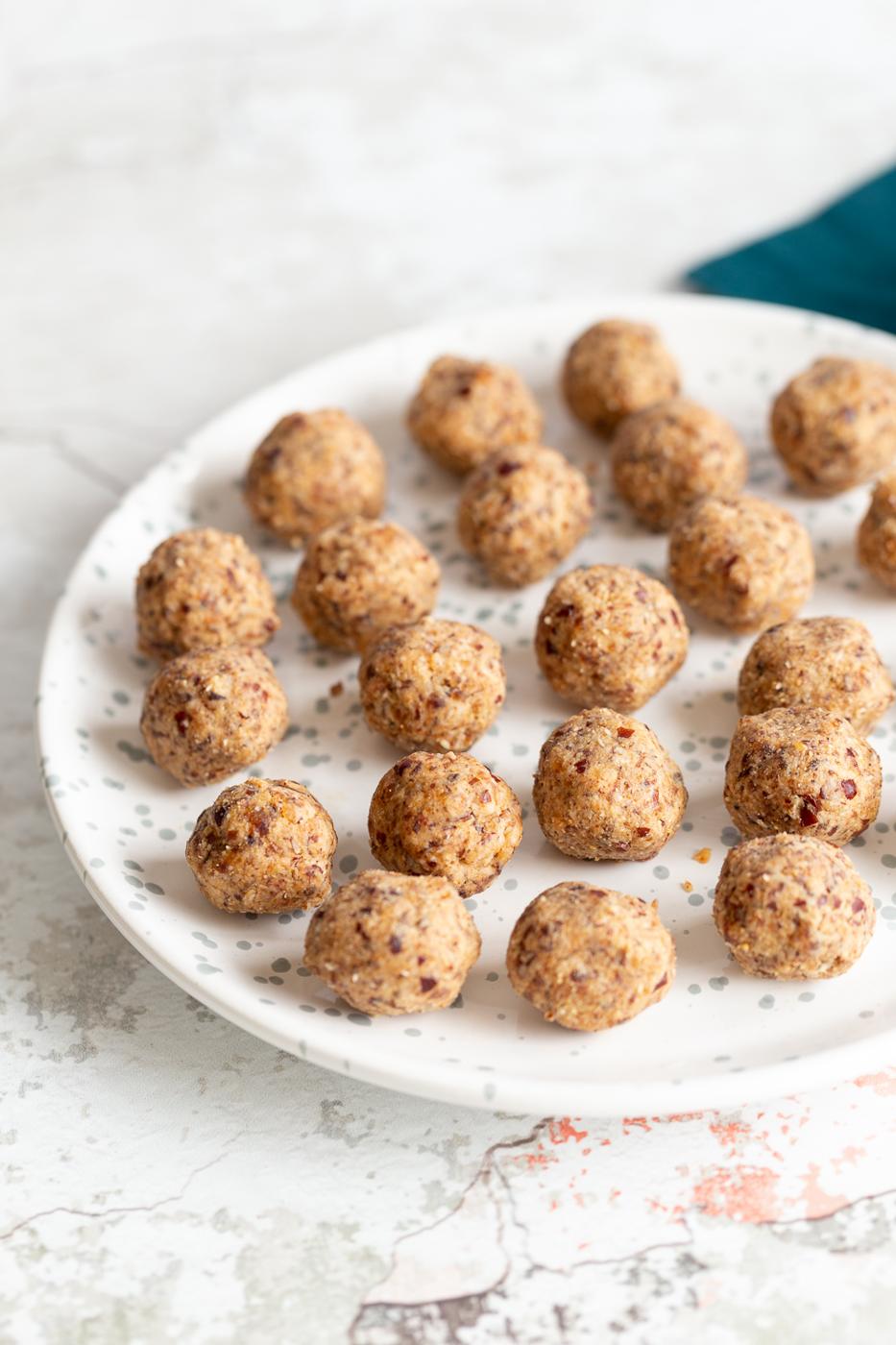 Vegan Coconut Caramel Energy Balls (Coconut Caramel Bites)