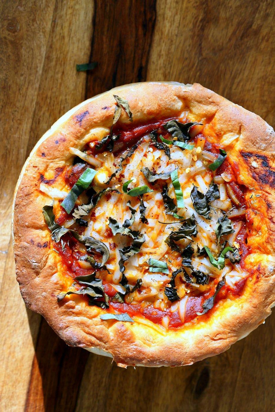 Vegan Deep Dish Pizza Recipe. Easy Deep Dish Pizza with from scratch crust, red pepper, spinach, vegan mozzarella and basil. Vegan Pizza Recipe. | VeganRicha.com