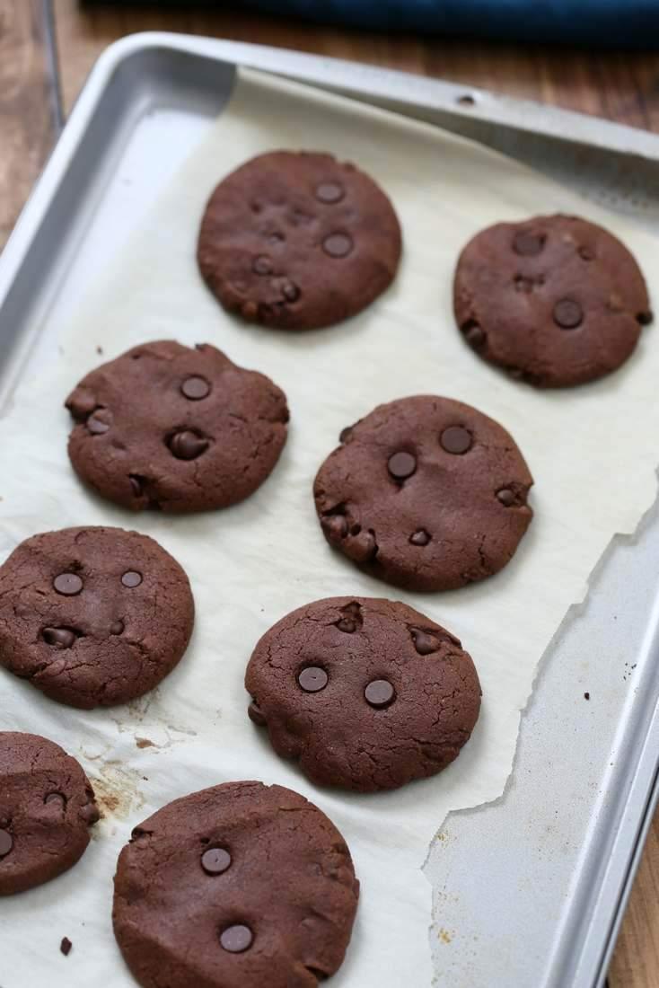 Vegan Double Chocolate Chip Cookies | Pitzn