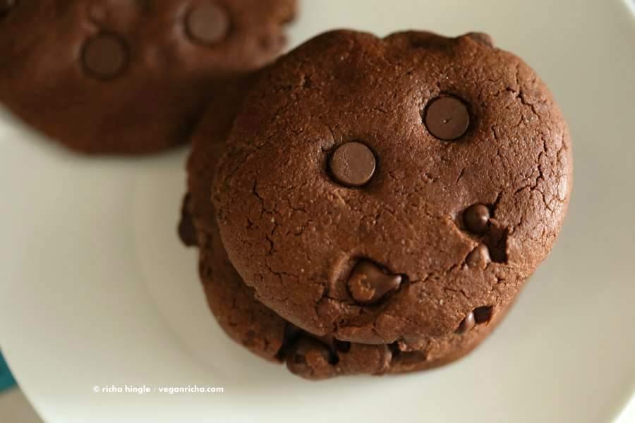 Vegan Double Chocolate Chip Cookies | Pitzn