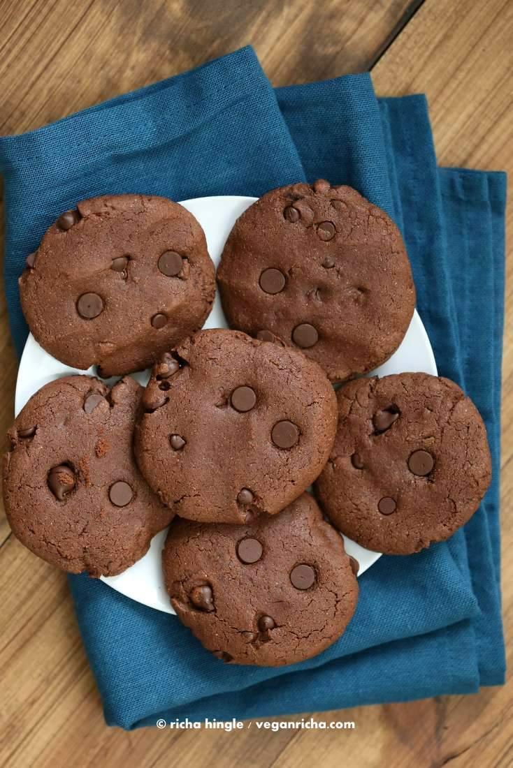 Vegan Double Chocolate Chip Cookies | Pitzn