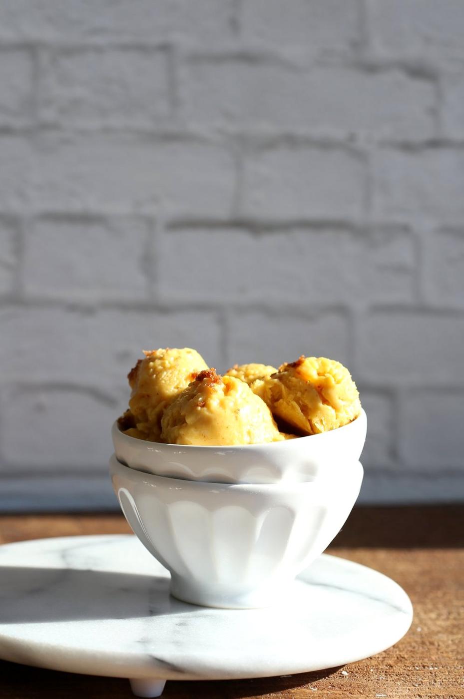 Easy Vegan Mango Ice Cream. This Creamy ice cream has vegan cream cheese, ripe mango and hint of vanilla. Delicious Mango Cheesecake Ice cream for Summer. #Vegan #Glutenfree #Soyfree #Recipe #veganricha