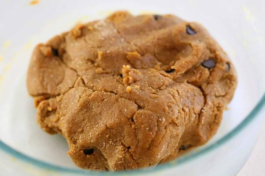 Vegan Pumpkin Chocolate Chip Cookies. Use chocolate chips on the Pumpkin cookies to make your favorite Halloween insects. | VeganRicha.com #vegan #cookie #recipe