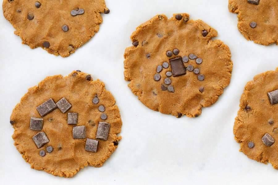 Vegan Pumpkin Chocolate Chip Cookies. Use chocolate chips on the Pumpkin cookies to make your favorite Halloween insects. | VeganRicha.com #vegan #cookie #recipe