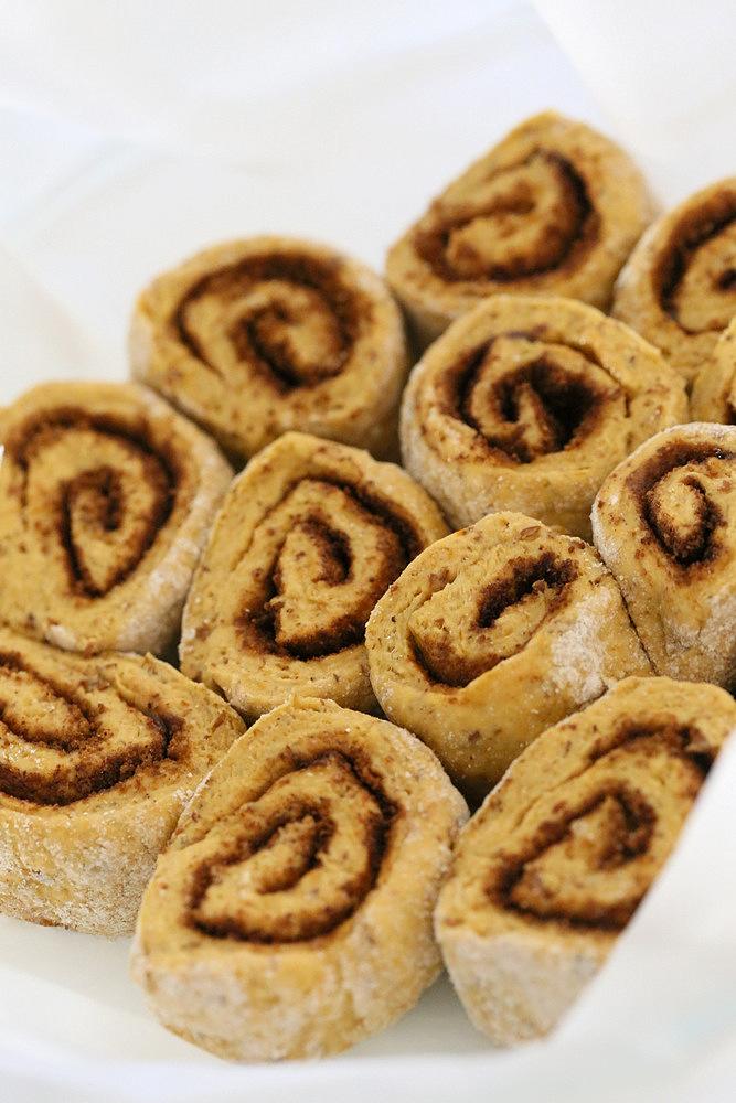 Vegan Pumpkin Cinnamon Rolls | Pitzn