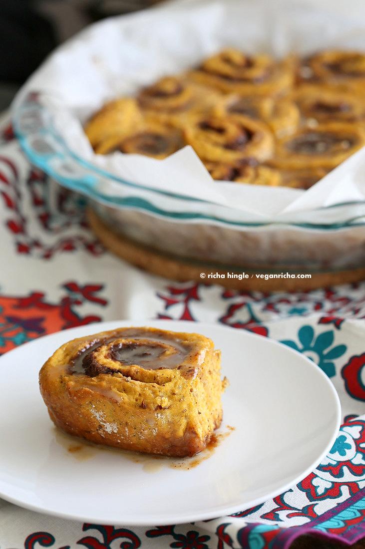 Vegan Pumpkin Cinnamon Rolls | Pitzn