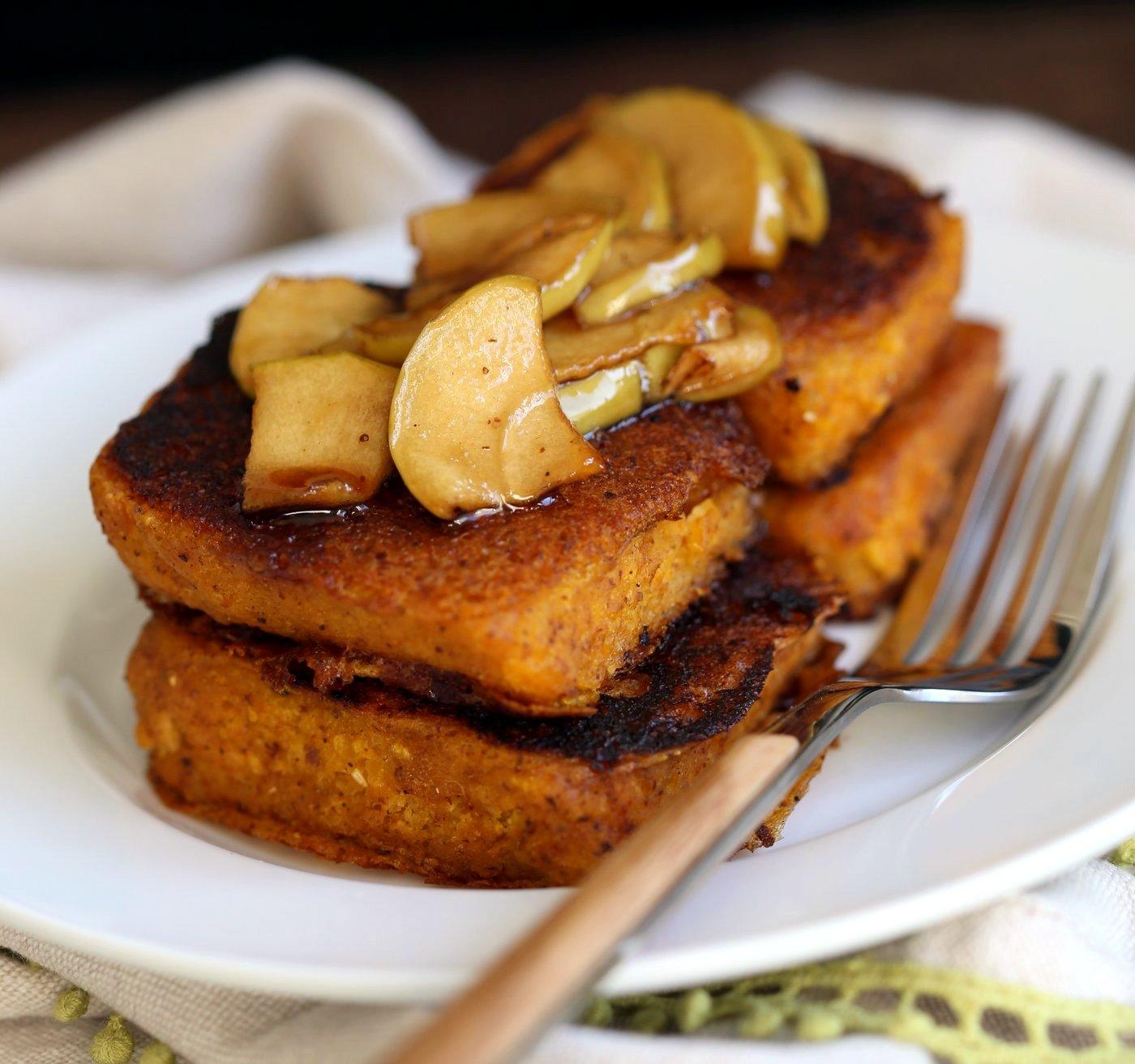Vegan Pumpkin French Toast with Pumpkin Cornbread, pumpkin pie spices and Caramelized Apples! Breakfast for fall. Vegan Soy-free Recipe. Can be gluten-free with gluten-free cornbread #vegan #breakfast #recipe #veganricha