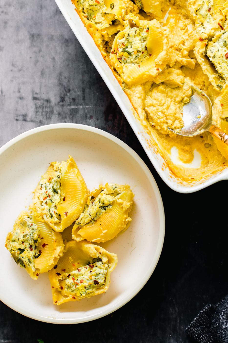 a serving of vegan stuffed shells