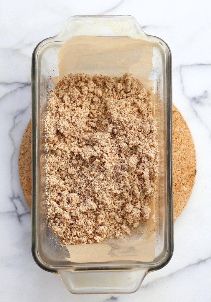 Vegan Sweet Potato Pie Bars. Spiced Sweet Potato Pie layered over cinnamony snickerdoodle crust. Make this into a pie for decadent holiday dessert . GF option | VeganRicha.com