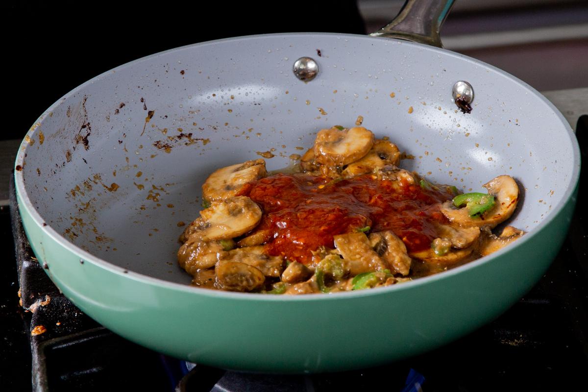 mushrooms and sambal oelek in the frying pan