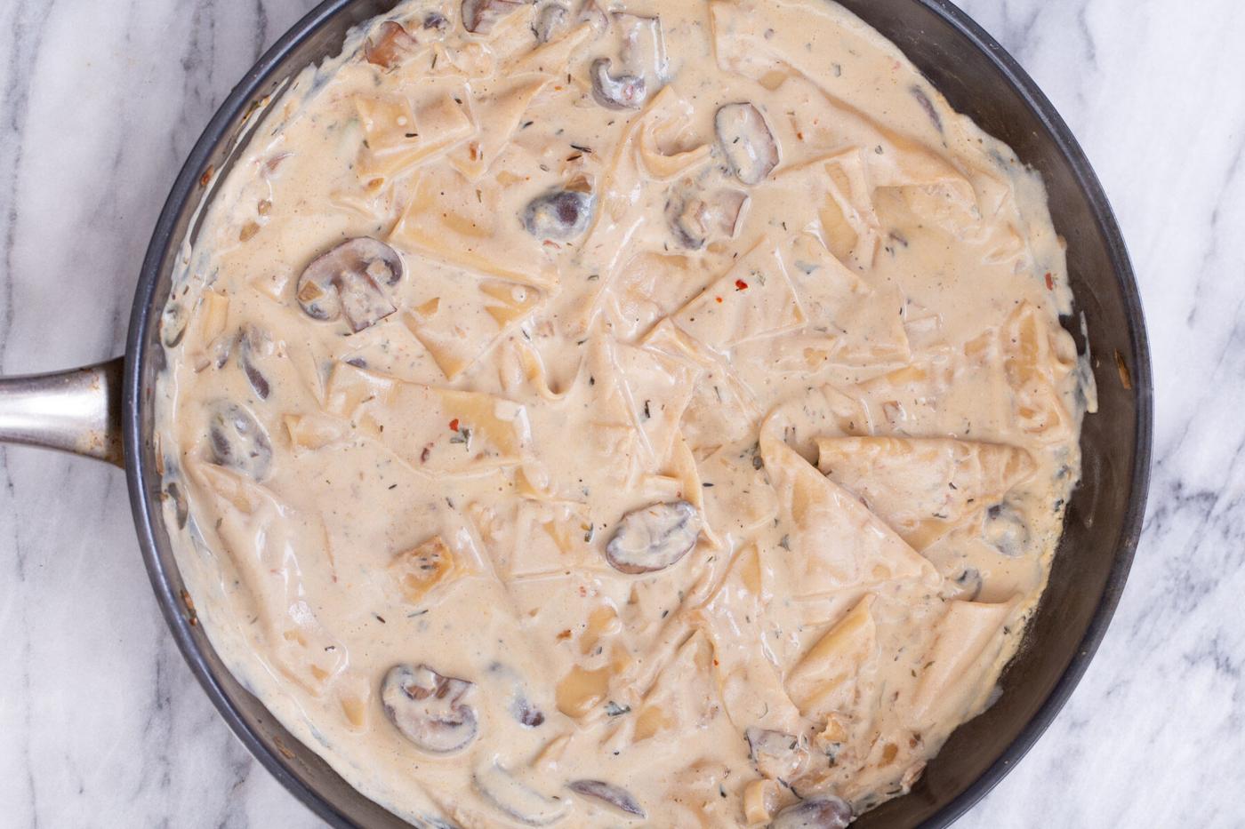 vegan one pan mushroom skillet lasagna