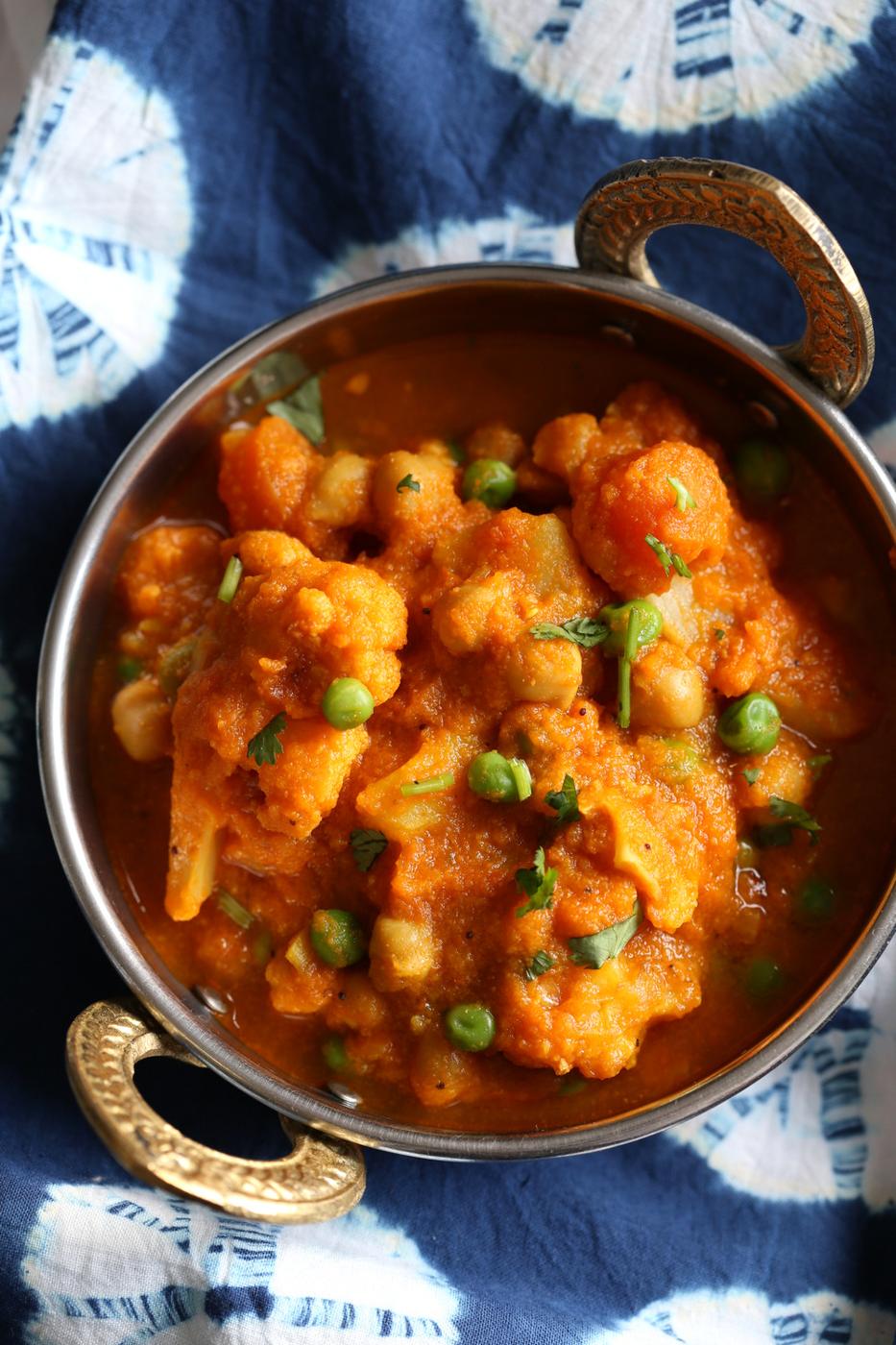 Veggie Kurma - Easy Coconut Korma Sauce with Cauliflower, Potatoes, Carrots, Chickpeas. Vegetable Korma #Vegan #Glutenfree #Soyfree #Nutfree #Recipe #veganricha
