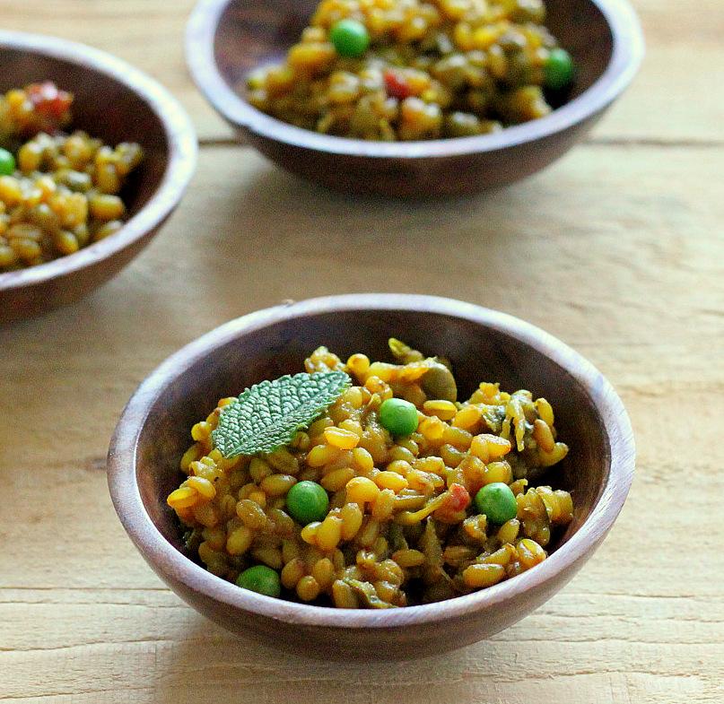 Wheat Berry Pilaf with red bell pepper, onion, peas. vegan recipe