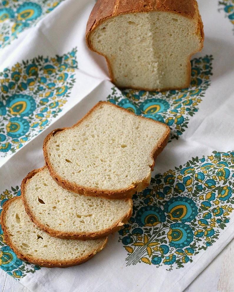 This Vegan White Sandwich Bread Recipe is super easy, with 5 ingredients and comes out perfect every time.