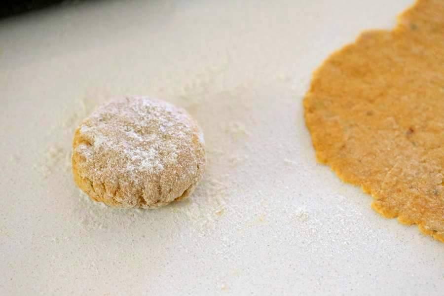 Easy Yeast-free Sweet Potato Vegan Gluten free flatbread. Sweet Potato flatbread with chickpea flour, rice flour and psyllium husk. #Eggless #vegan Oat-free #Recipe | VeganRicha.com
