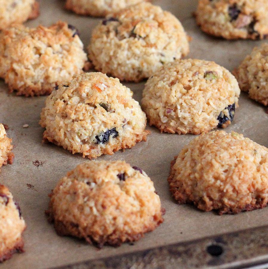 Zesty Coconut Macaroons with Cranberries and Pistachios for Kristy’s Cookie Party. Glutenfree Vegan Recipe