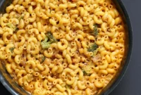 Spicy Garlic Gochujang Mac and Cheese