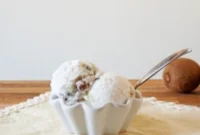 Vegan Coconut Vanilla Dream with Kiwi & Almond Crunch