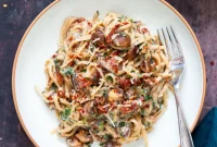Creamy Vegan One-Pot Pasta: Mushrooms & Sun-Dried Tomatoes