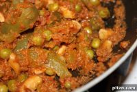 Vibrant Tomato Cilantro Curry with Cashews, Peas, and Bell Pepper