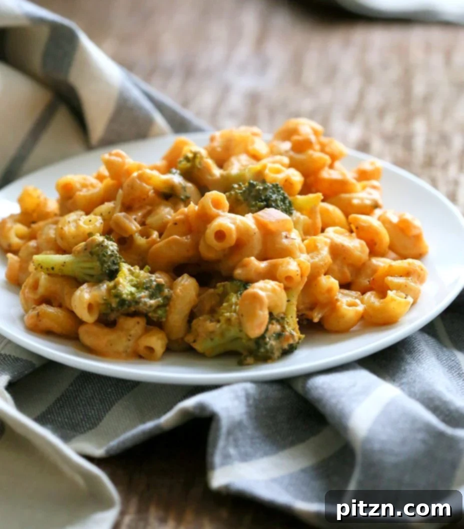 Spicy Garlicky Korean Mac and Cheese with Gochujang. Use sriracha for variation. Vegan Recipe. Gluten-free with gluten-free pasta | VeganRicha.com