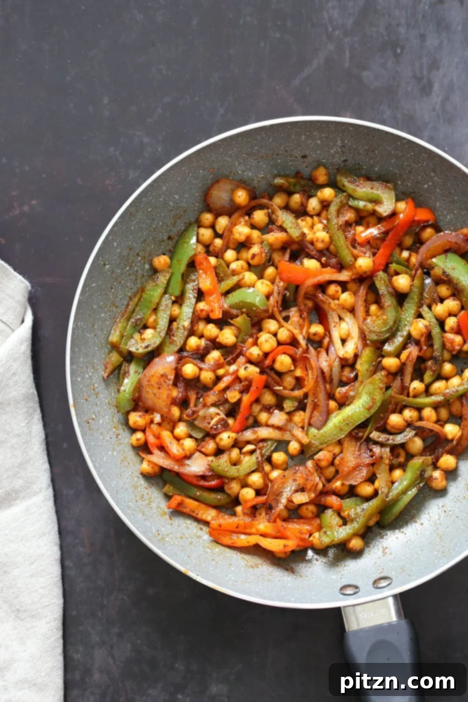 Vegan Fajita Pasta with Chickpeas and veggies. Easy Weeknight pasta with Taco seasoned veggies and beans mixed with creamy pasta. Vegan Soyfree Recipe. Can be gluten-free. #vegan #veganricha
