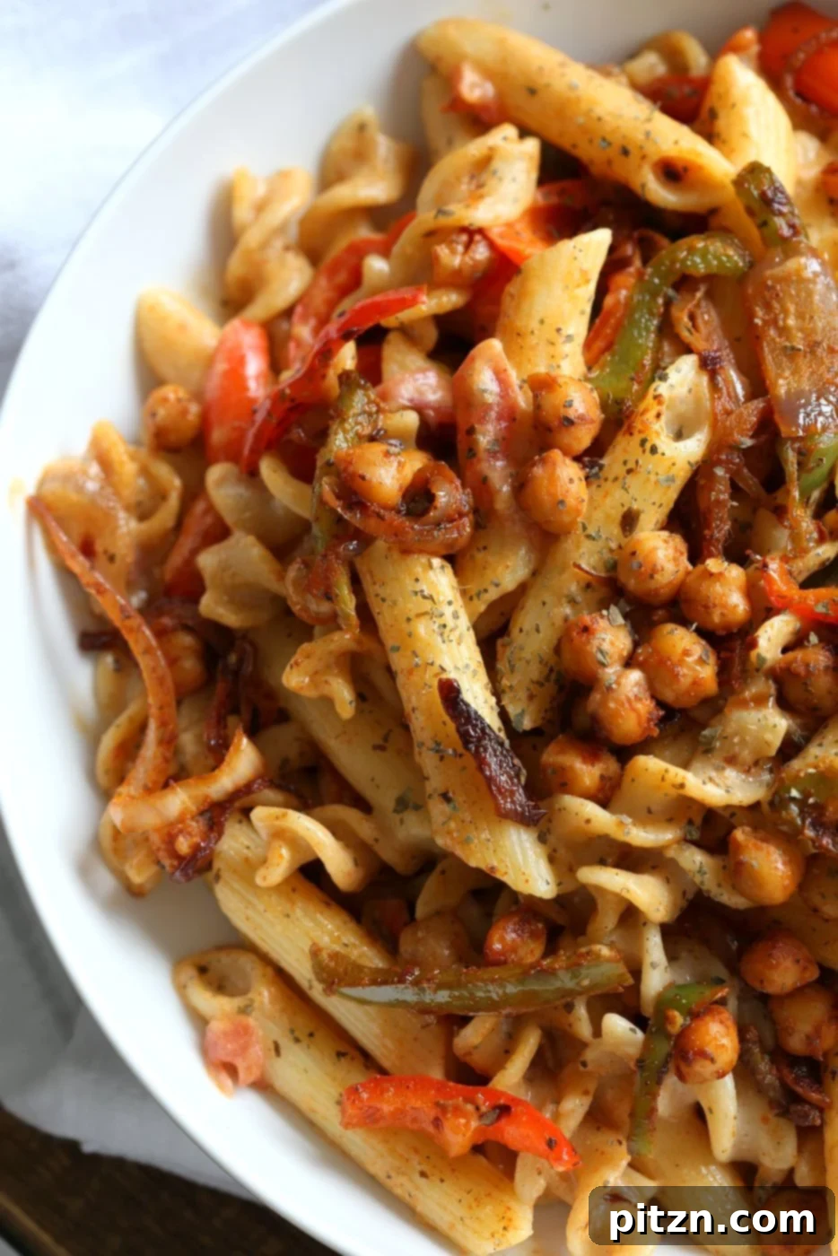 Vegan Fajita Pasta with Chickpeas and veggies. Easy Weeknight pasta with Taco seasoned veggies and beans mixed with creamy pasta. Vegan Soyfree Recipe. Can be gluten-free. #vegan #veganricha