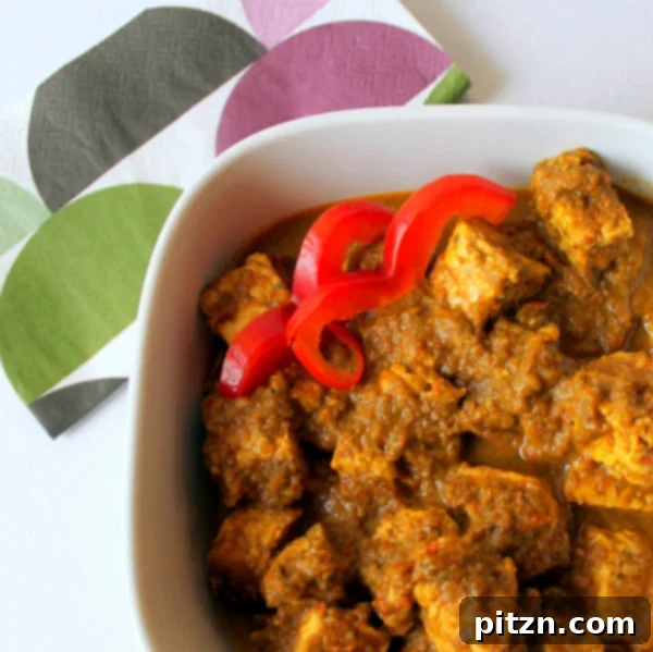 Vegan Palak Tempeh Curry 3 A vibrant green curry with tempeh pieces in a serving bowl