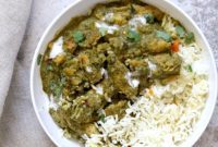 Easy Instant Pot Vegan Chicken Saag with Flavorful Soy Curls