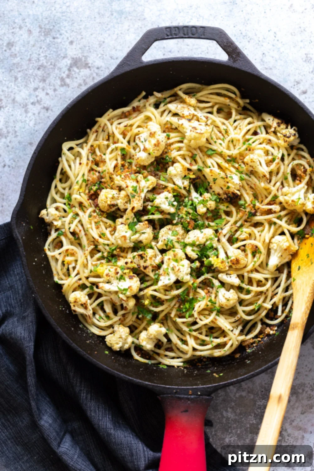 Spaghetti with Crispy Garlic Crumbs and Smoky Roasted Cauliflower 9 Easy Spaghetti with toasted garlic breadcrumbs and blistered cauliflower. Vegan Pasta with breadcrumbs, pasta wth roasted cauliflower. #Vegan #Nutfree #Soyfree #Recipe #spaghetti #toastetdbreadcrumbs #VeganRicha